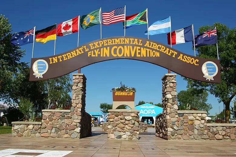 Practice Your Oshkosh Fisk Arrival in a Flight Simulator