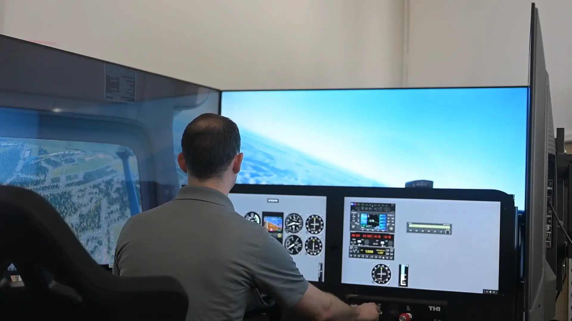 Pilot training simulator