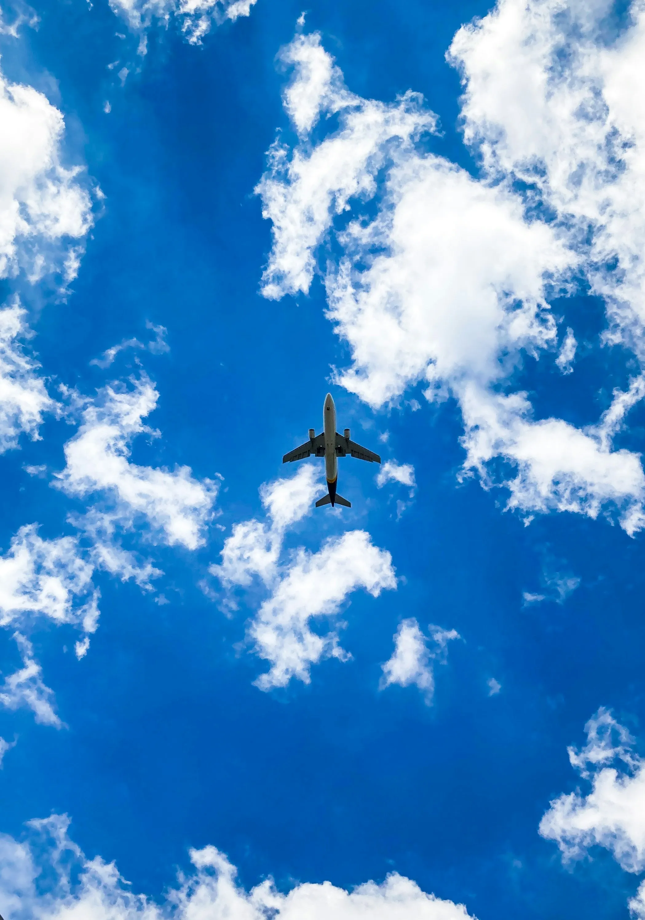 Airliner seen from below on climb out
