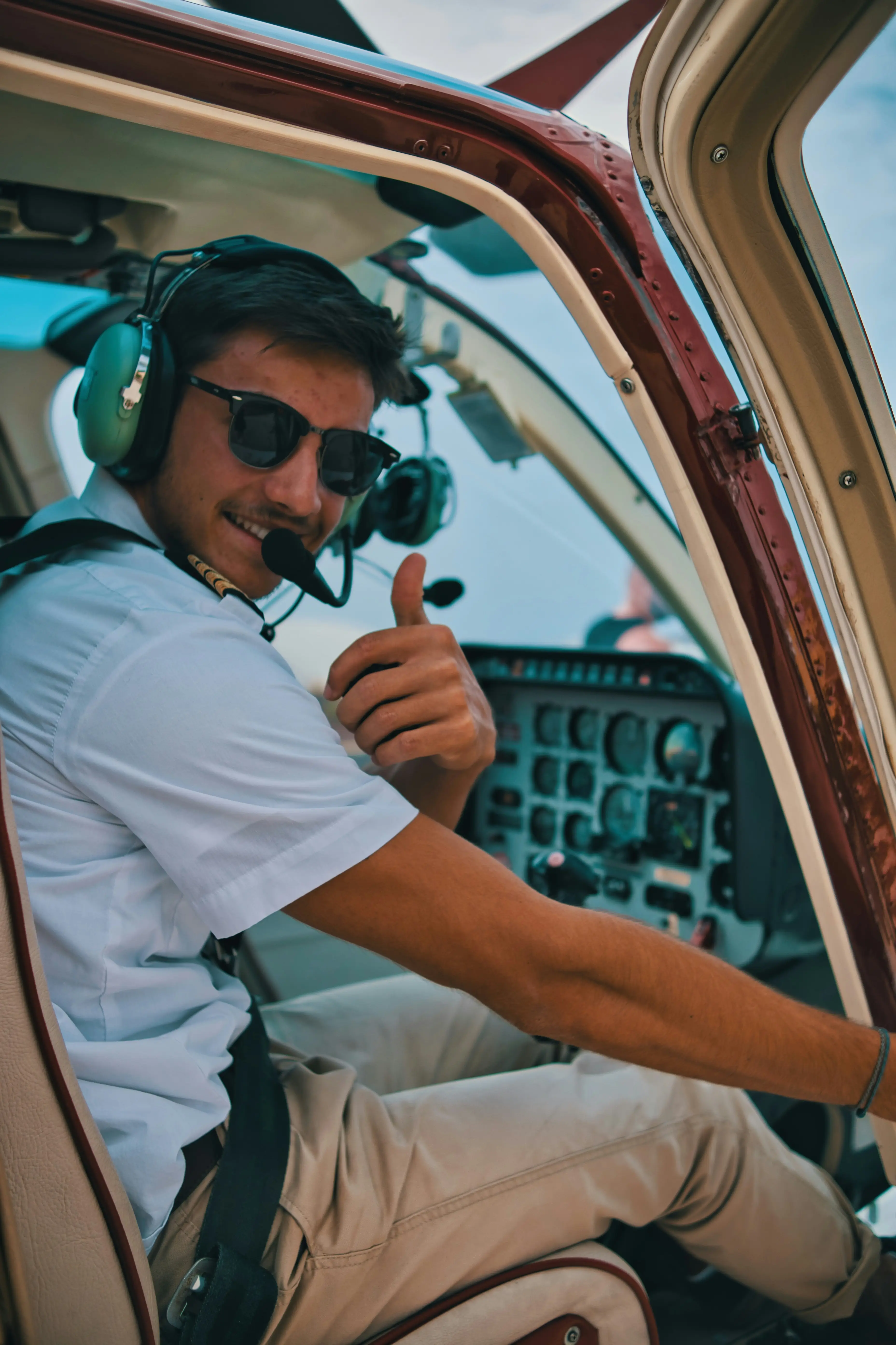 Licensed pilot using FAA-approved simulator for recurrent training